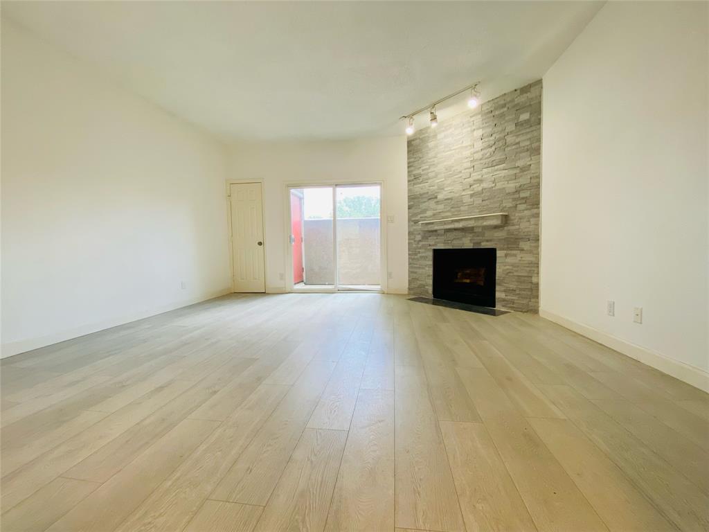 10855 Meadowglen Lane #916, Houston, Texas image 2