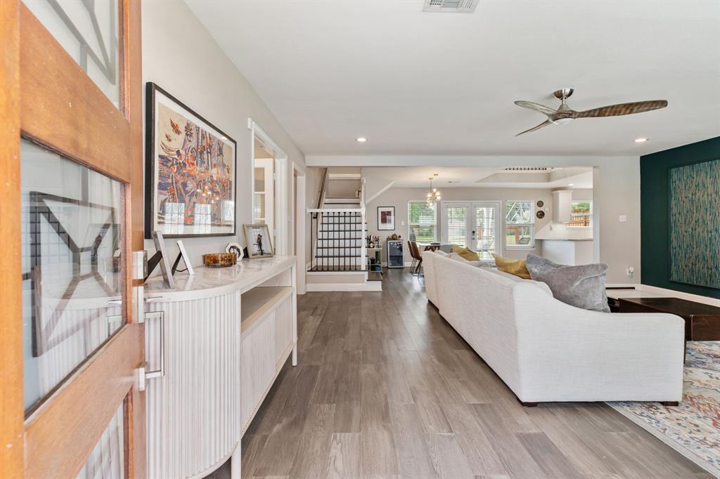 1015 Gardendale Drive, Houston, Texas image 2