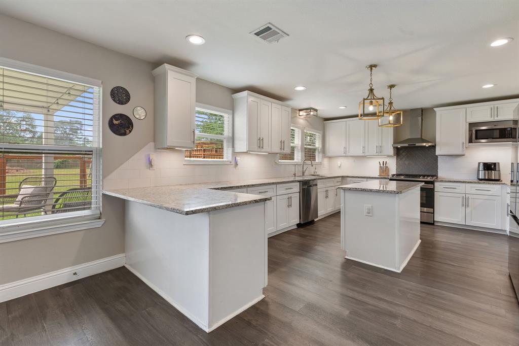 1015 Gardendale Drive, Houston, Texas image 9