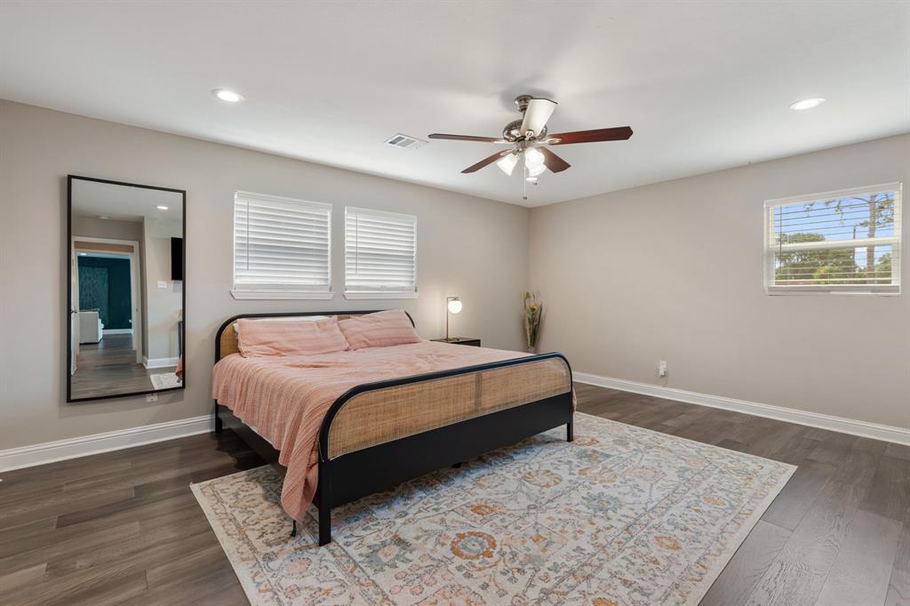 1015 Gardendale Drive, Houston, Texas image 13
