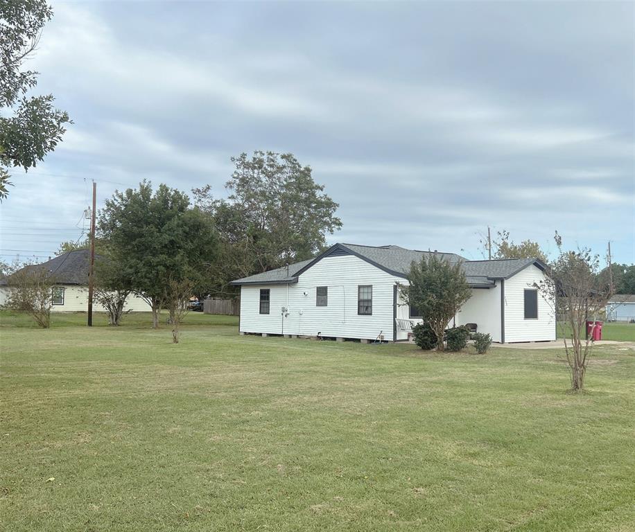 1802 N Avenue Q, Freeport, Texas image 3