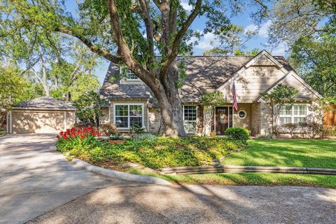 1302 Friarcreek Lane Hilshire Village TX 77055