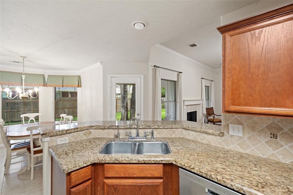 12909 Victoria Regina Drive, Montgomery, Texas image 10