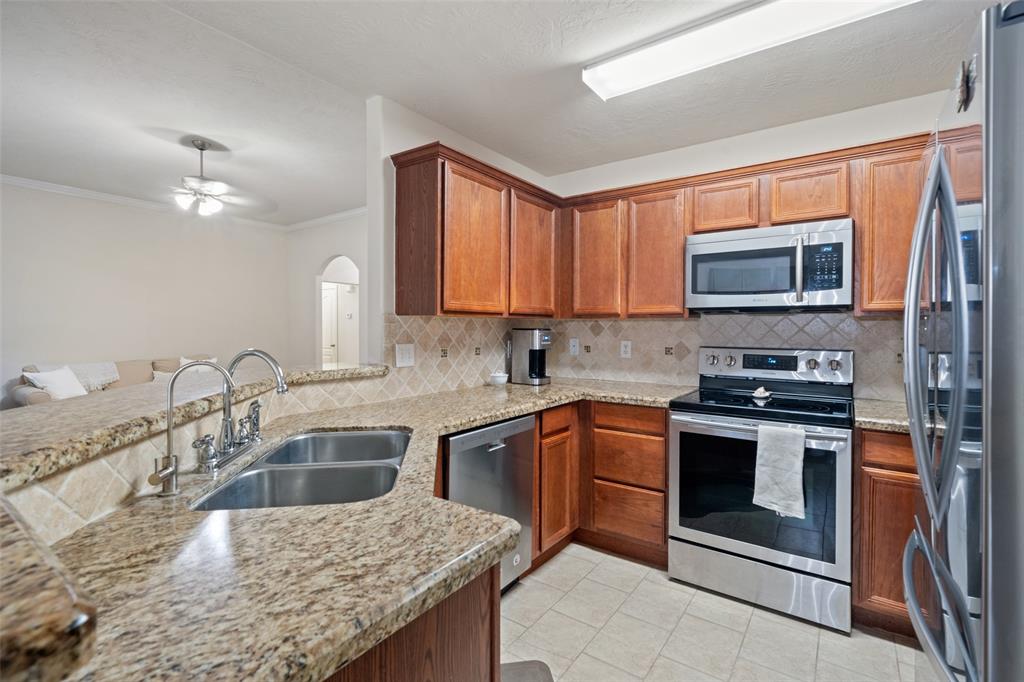 12909 Victoria Regina Drive, Montgomery, Texas image 9