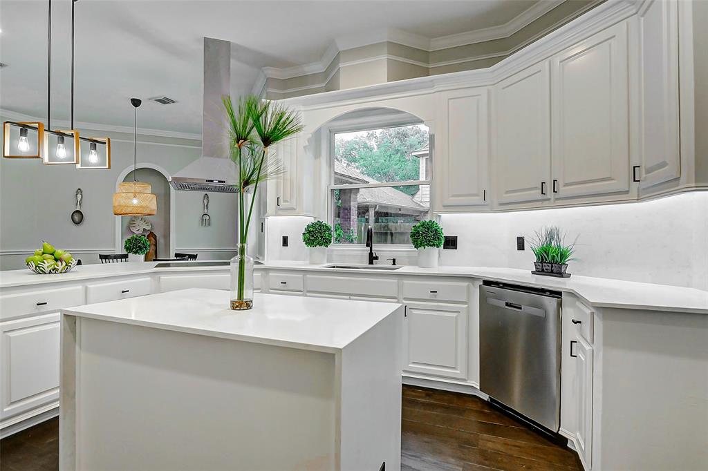 5807 Mountain View Drive, Houston, Texas image 12