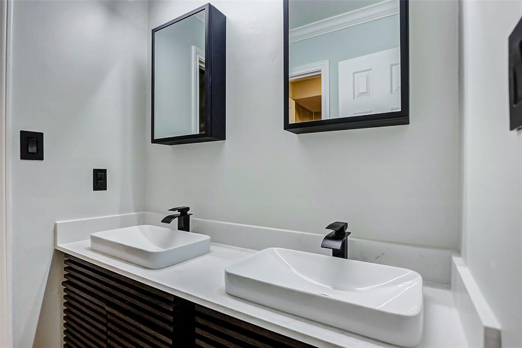 5807 Mountain View Drive, Houston, Texas image 35