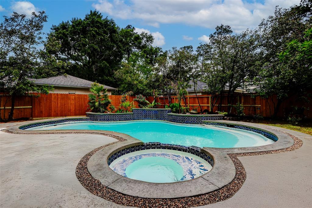 5807 Mountain View Drive, Houston, Texas image 2
