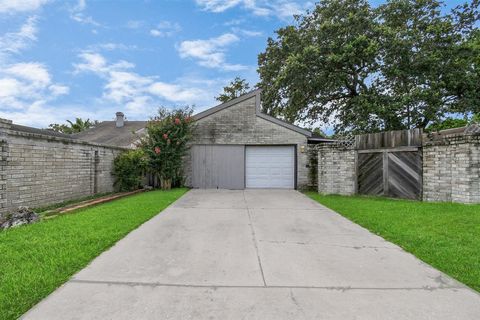 Single Family Residence in Houston TX 7018 Marisol Drive.jpg
