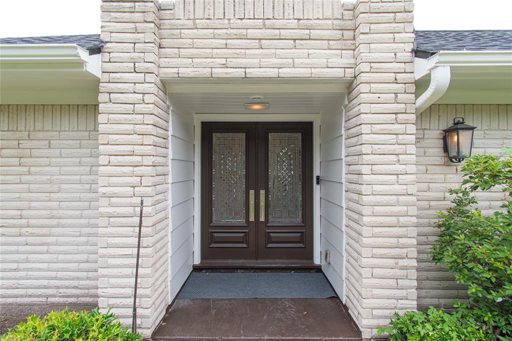 2806 Fairway Drive, Sugar Land, Texas image 3