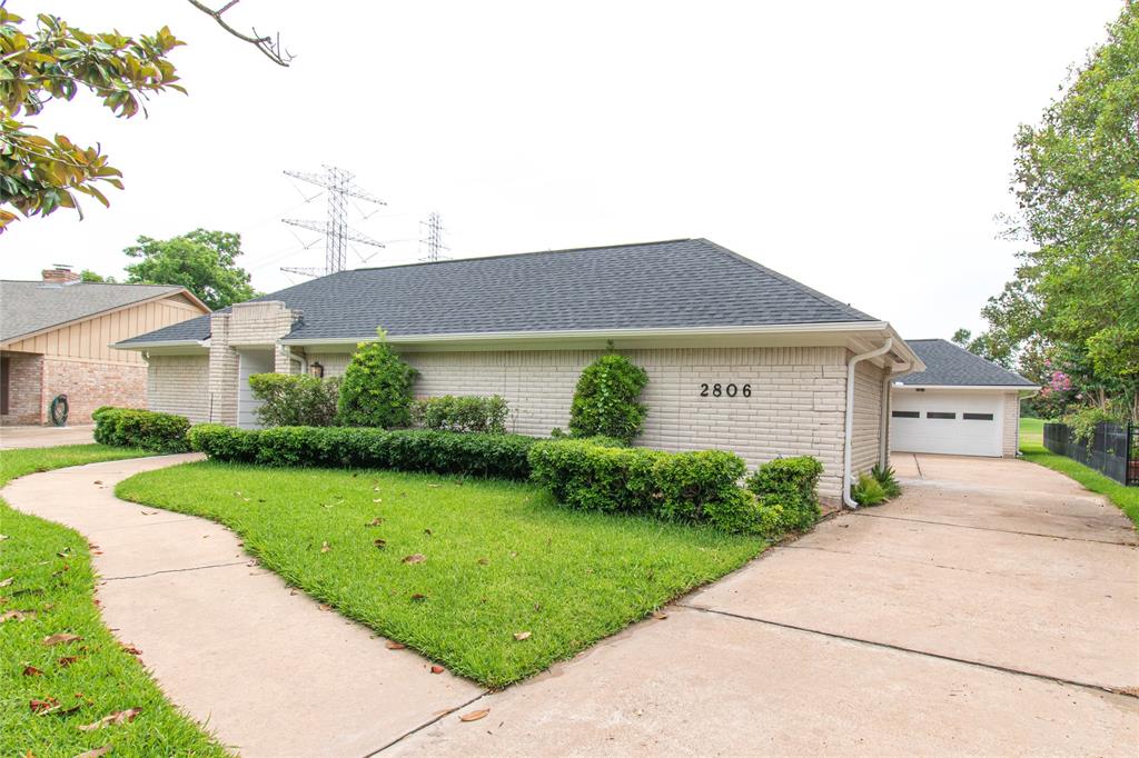 2806 Fairway Drive, Sugar Land, Texas image 2