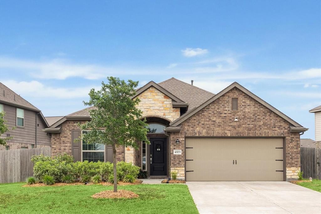 4323 Oakdale Mist Drive, Dickinson, Texas image 1