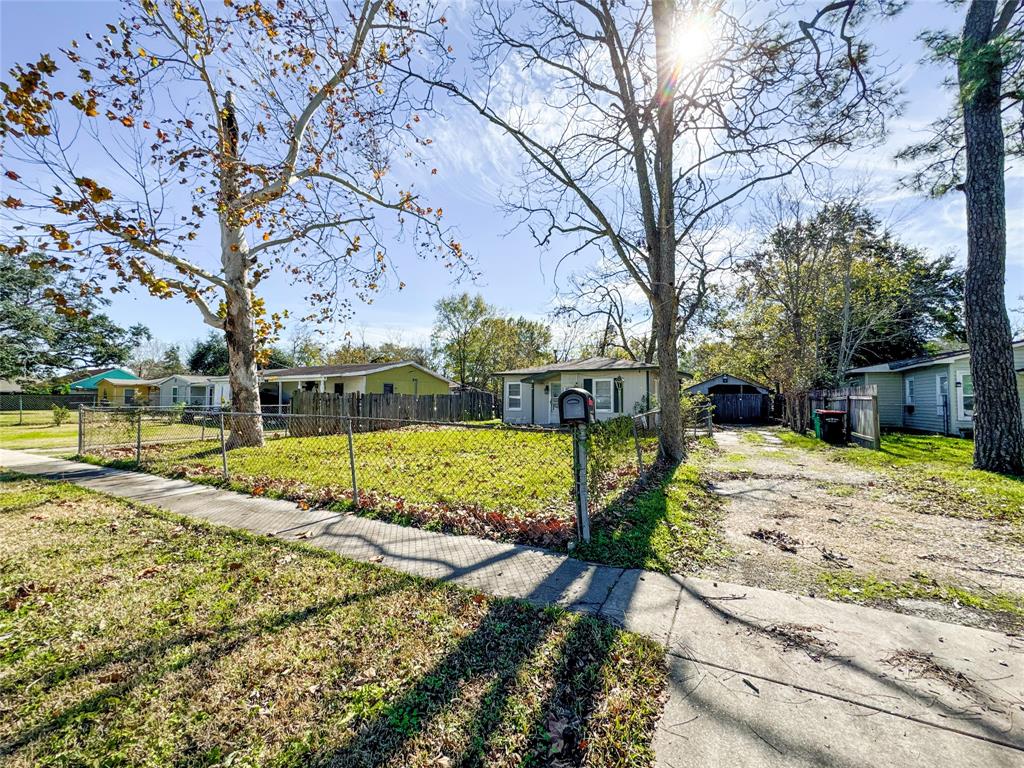 213 W Francis Street, Baytown, Texas image 24