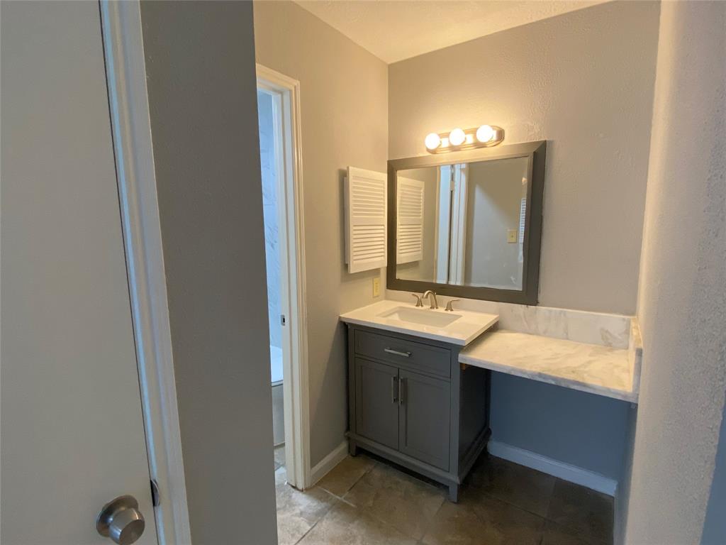 10946 Bexley Drive #946, Houston, Texas image 7