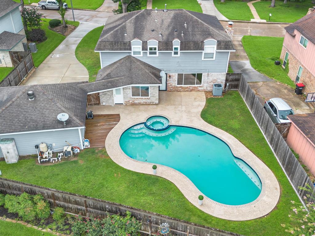 8211 Glencliffe Lane, Houston, Texas image 33