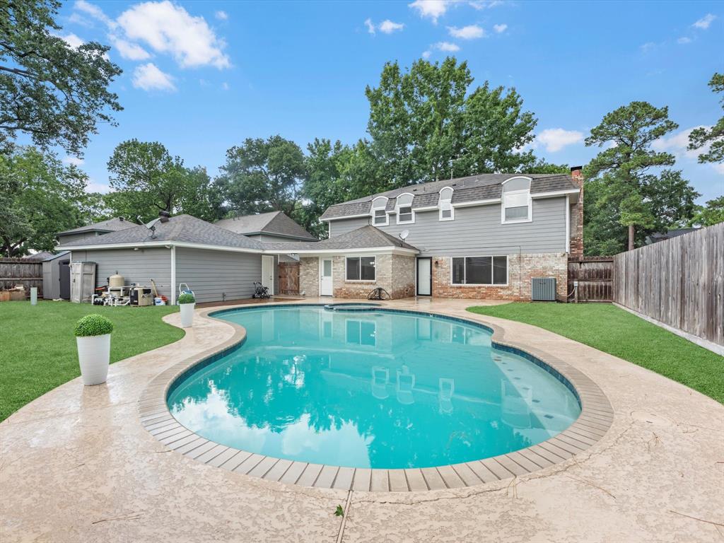 8211 Glencliffe Lane, Houston, Texas image 2
