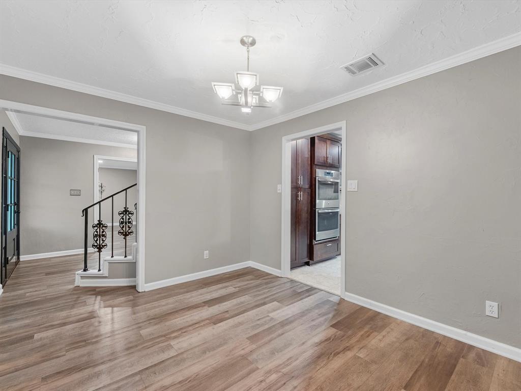 8211 Glencliffe Lane, Houston, Texas image 13