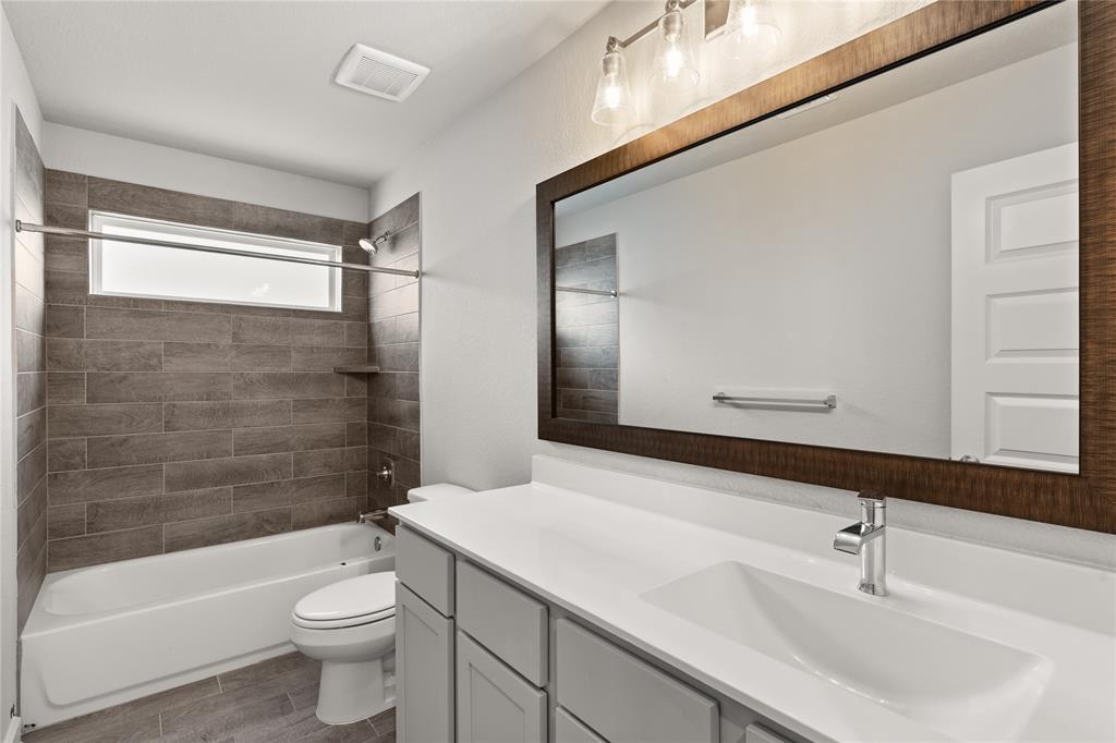 3211 Bushy Hawthorn Drive, Conroe, Texas image 13