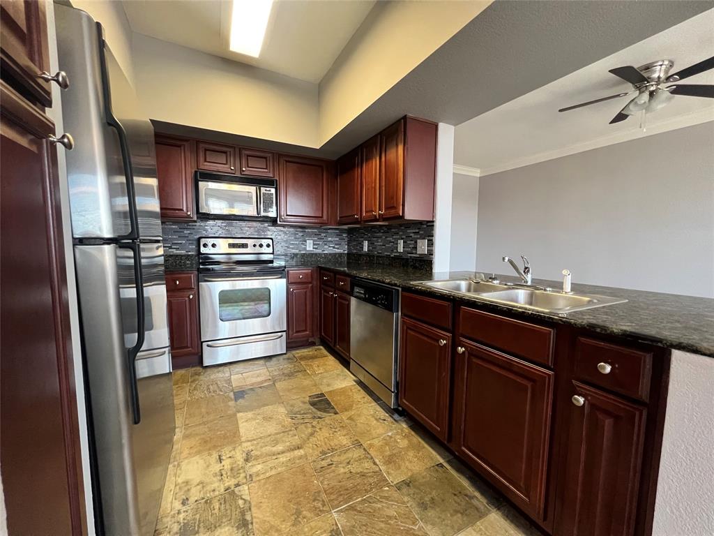 7575 Kirby Drive 2208