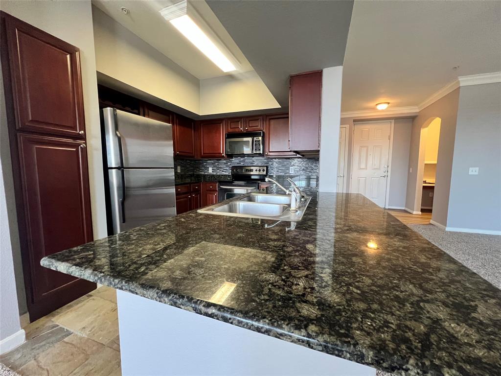 7575 Kirby Drive 2208