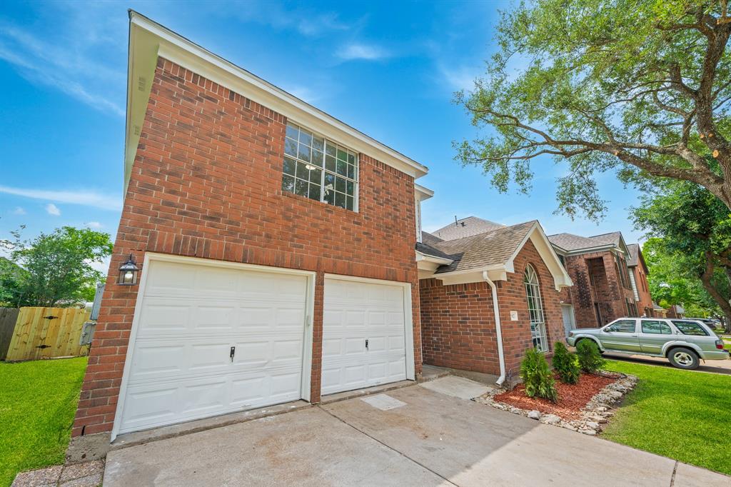 1927 Village Park Drive, Missouri City, Texas image 2