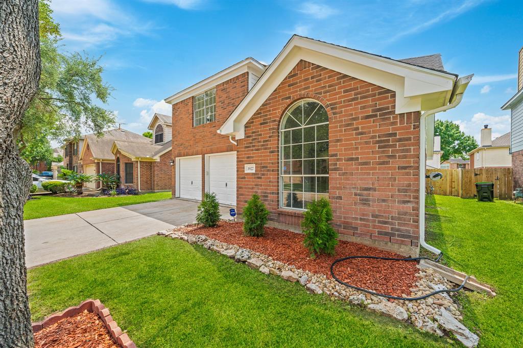 1927 Village Park Drive, Missouri City, Texas image 3