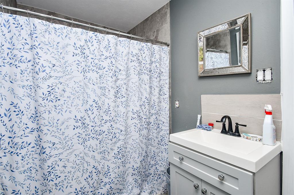 4615 W Walnut Street, Pearland, Texas image 32
