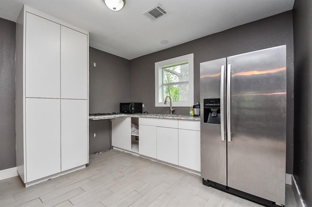 4615 W Walnut Street, Pearland, Texas image 30