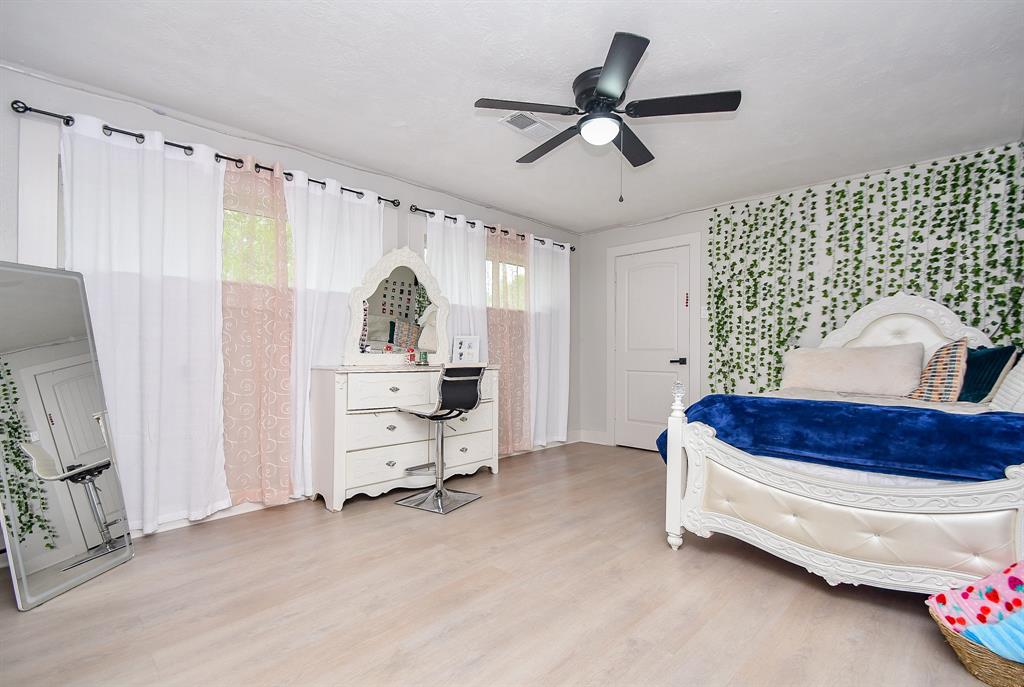 4615 W Walnut Street, Pearland, Texas image 23