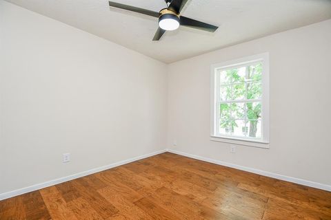 Duplex in Houston TX 5241 Ridgevan Drive 16.jpg