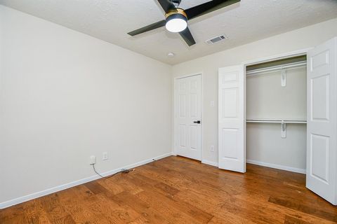 Duplex in Houston TX 5241 Ridgevan Drive 7.jpg