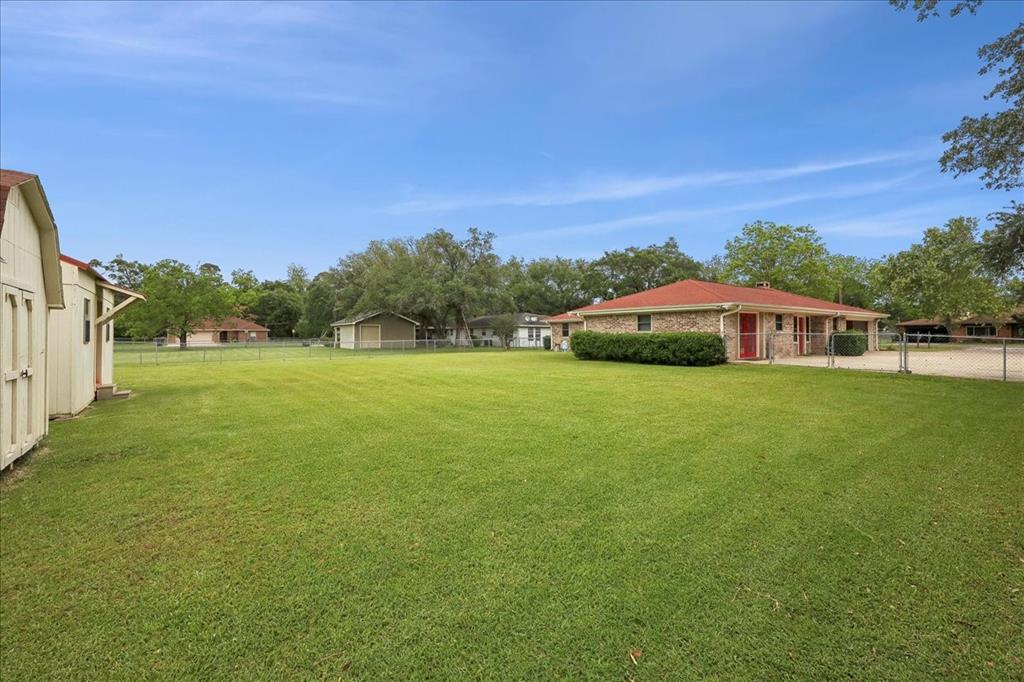 985 Sunnyside Dr Dr, Bridge City, Texas image 2
