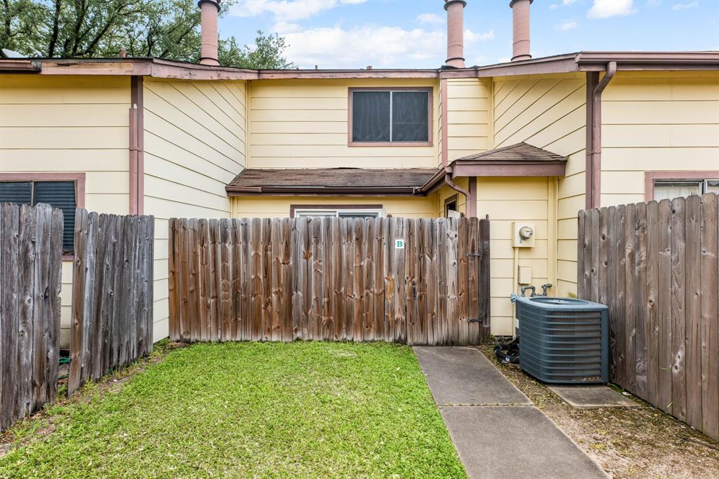1881 Country Village Boulevard #B, Humble, Texas image 13