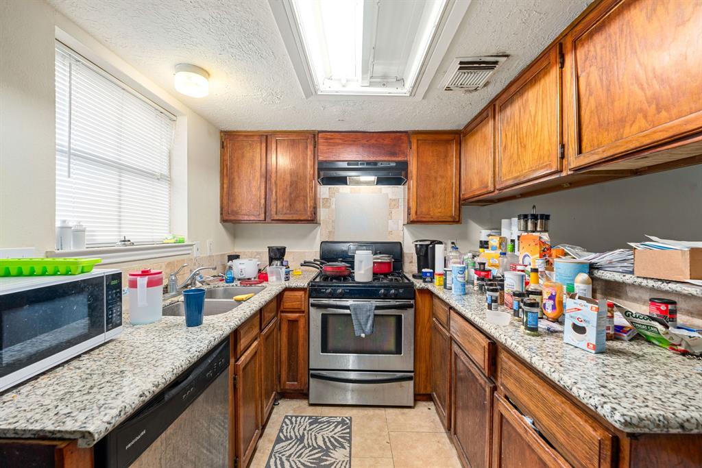 1881 Country Village Boulevard #B, Humble, Texas image 6