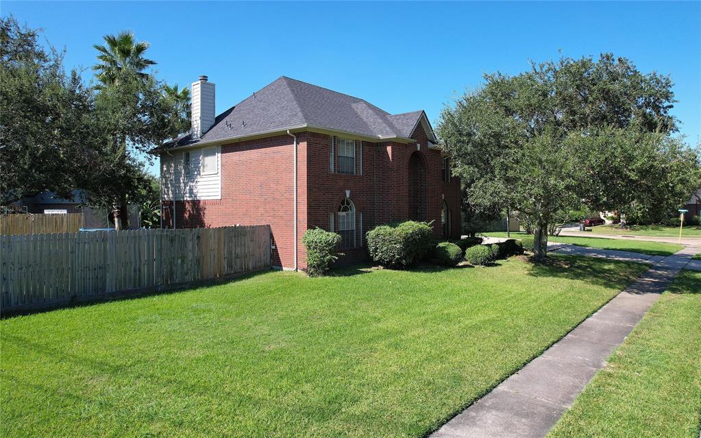 16010 Blue Mesa Ridge Drive, Friendswood, Texas image 3