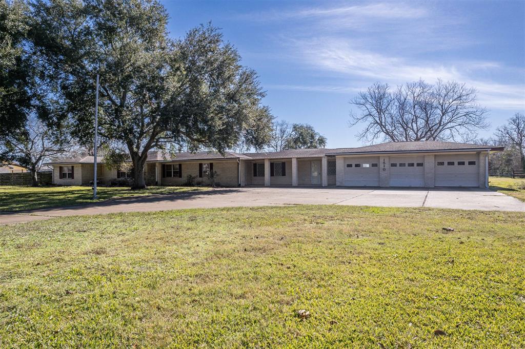 1510 E Archer Road, Baytown, Texas image 2