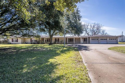 1510 E Archer Road E Baytown TX 77521