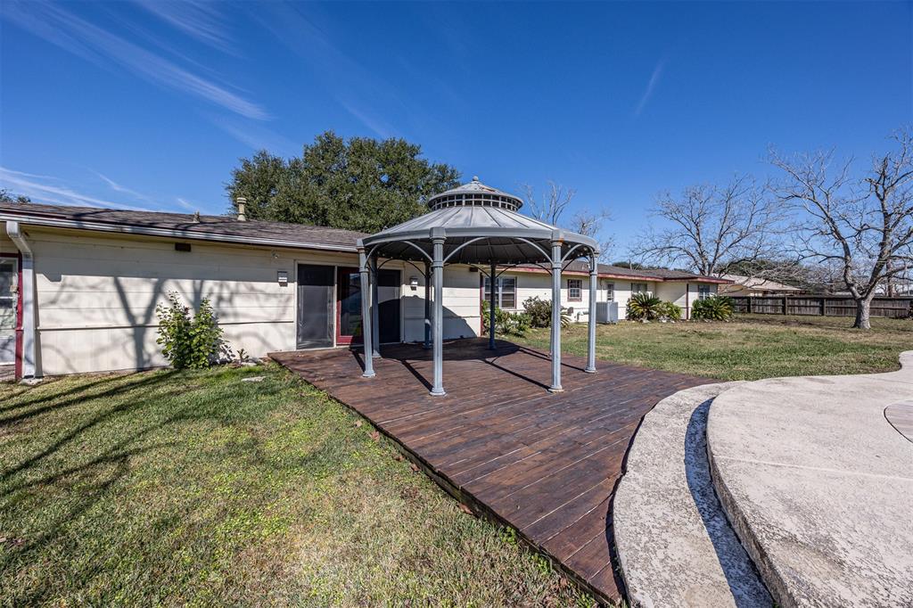 1510 E Archer Road, Baytown, Texas image 37