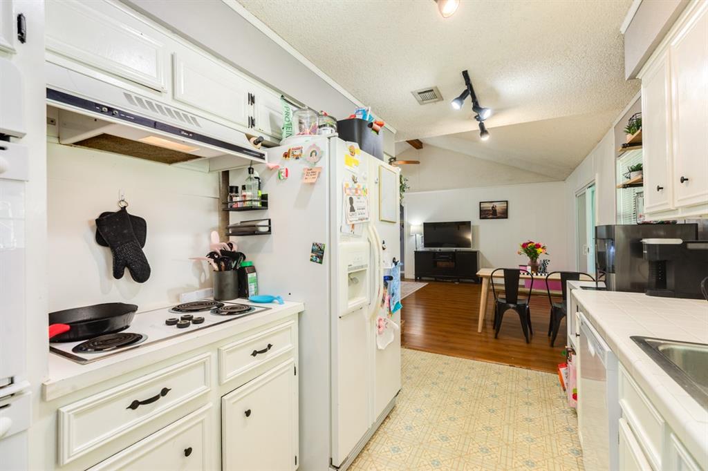 524 Daffodil Street, Lake Jackson, Texas image 16