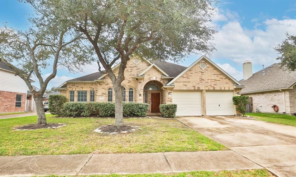 3904 Travis Lake Court, Pearland, Texas image 2