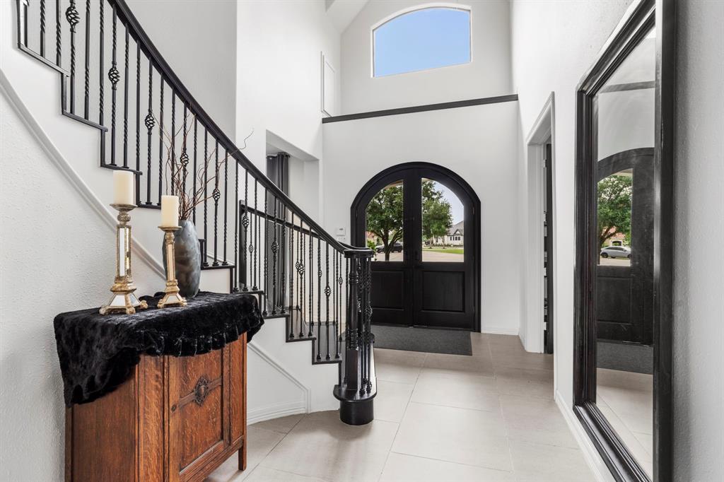 8603 Royal Retreat