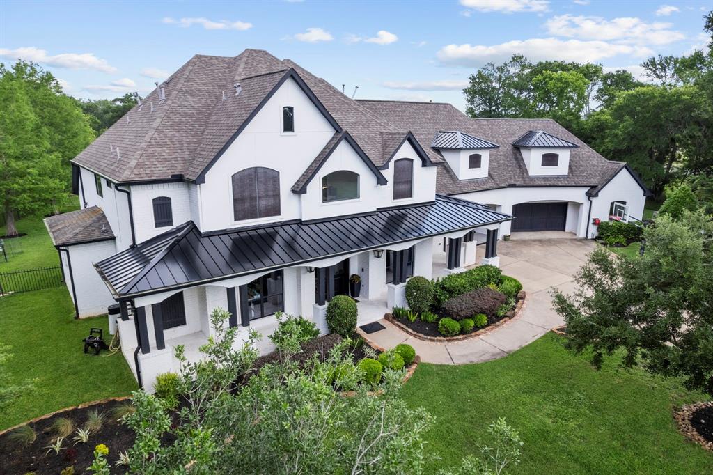 8603 Royal Retreat