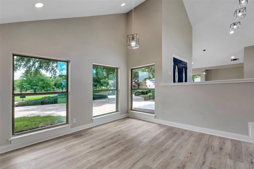 2702 Fairway Drive, Sugar Land, Texas image 6