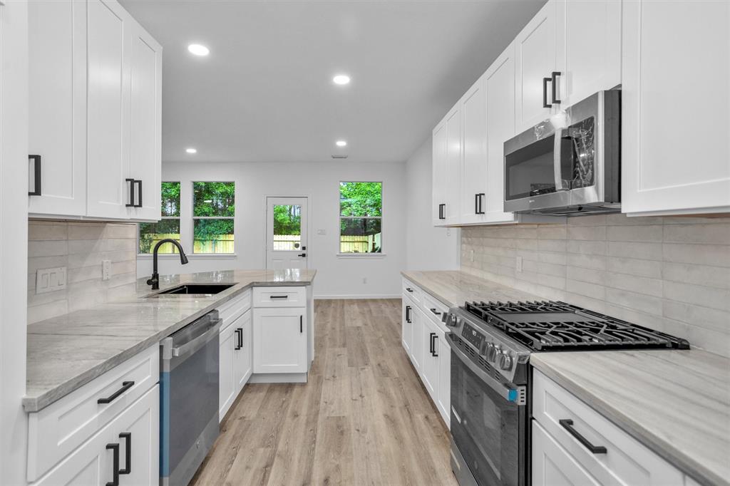42 E Stedhill Loop, The Woodlands, Texas image 14