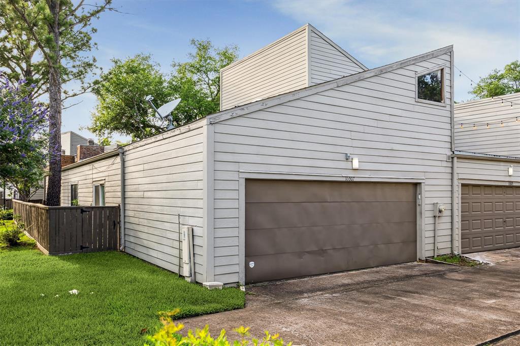 11607 Lakeside Place Drive, Houston, Texas image 2
