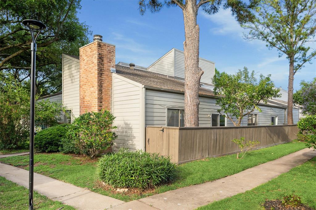 11607 Lakeside Place Drive, Houston, Texas image 1