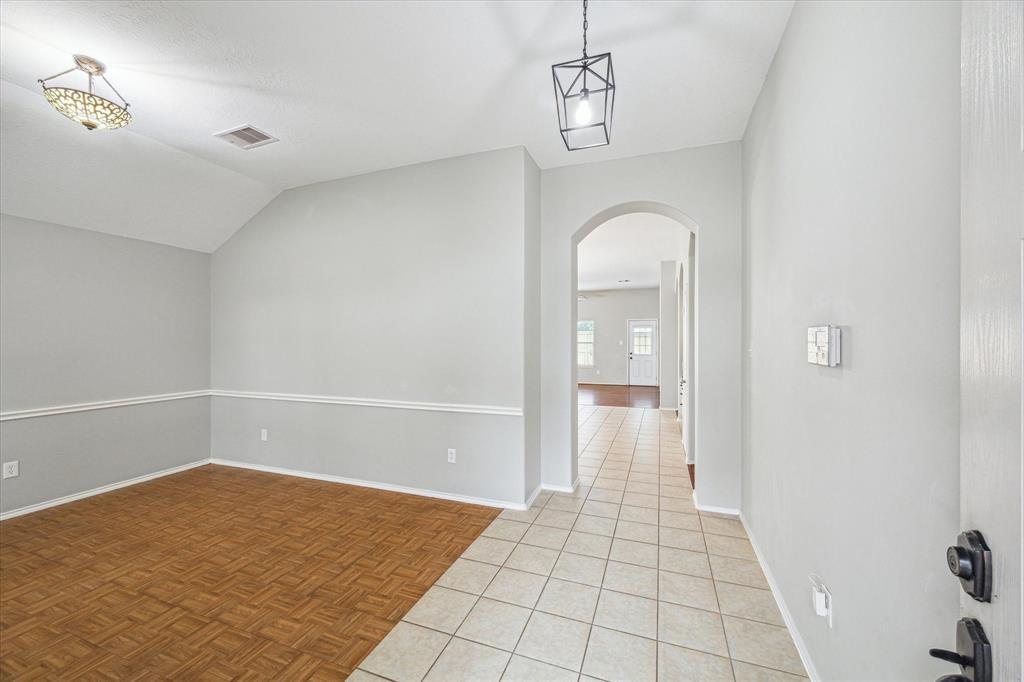 3417 Cypress Village Drive, Pearland, Texas image 3