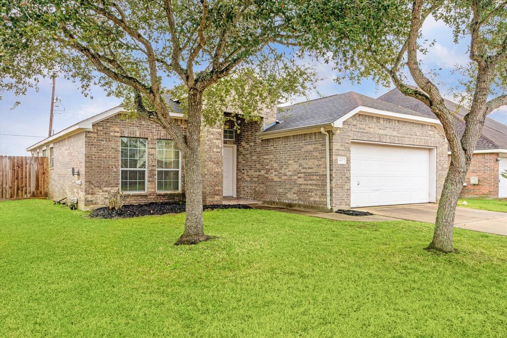 3417 Cypress Village Drive, Pearland, Texas image 2