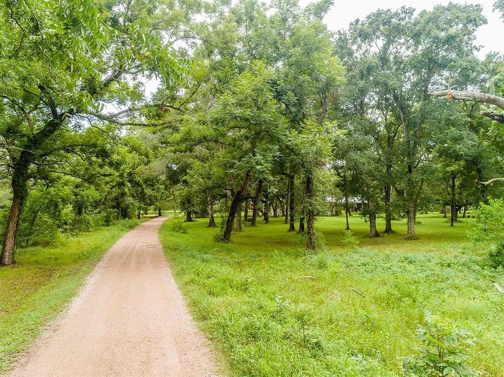 202 Jones Road, Angleton, Texas image 1