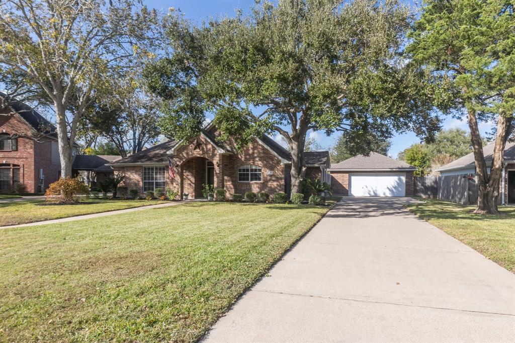 12814 Rochester Court, Santa Fe, Texas image 2