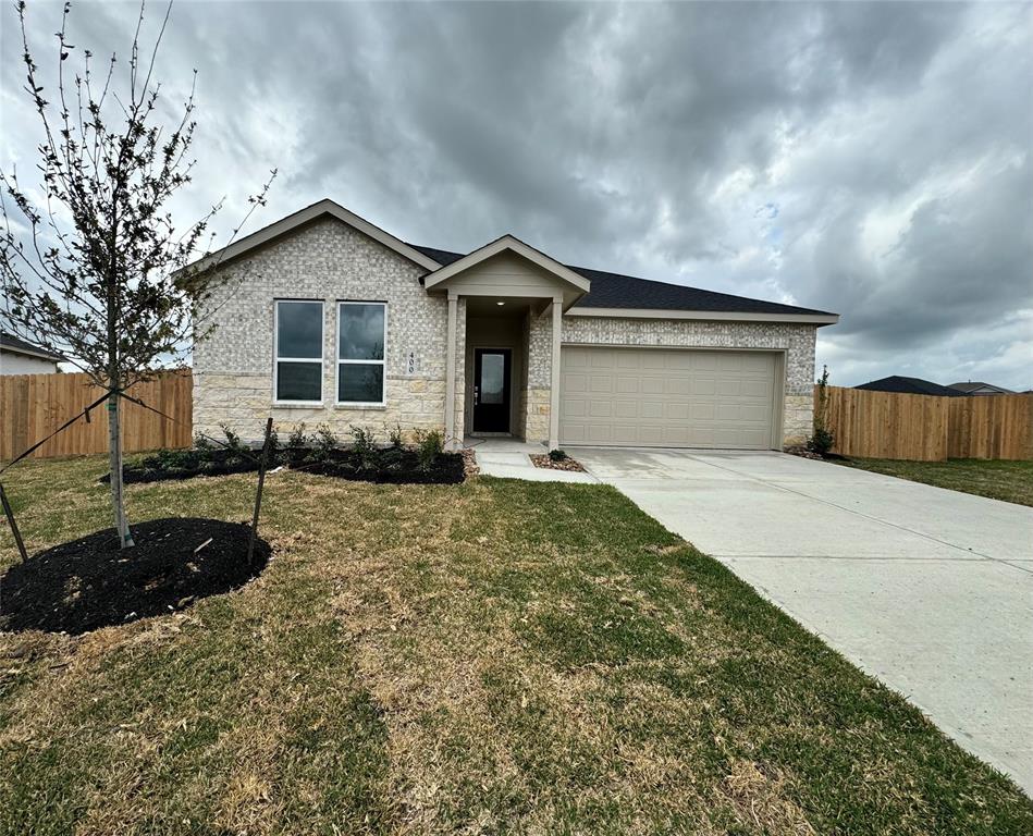 400 Emma Street, Angleton, Texas image 1